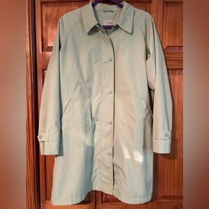 LL BEAN Woman’s Raincoat XL Lime Green